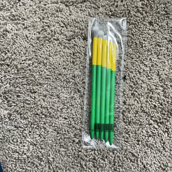 Lavish Brushes - Picture 2 of 3